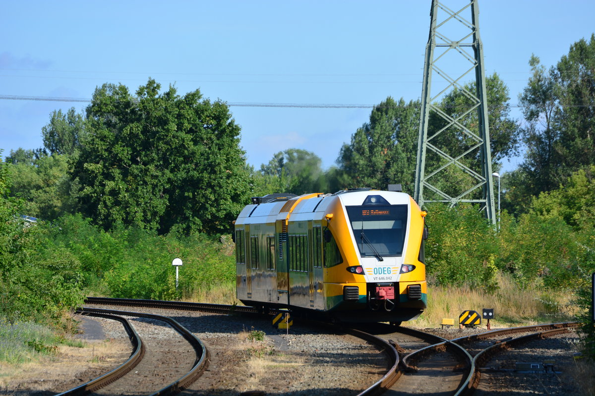 Nachschuss auf 646 042 als RB51 nach Rathenow. Soeben ist er aus brandenburg Altstadt ausgefahren.

Brandenburg 23.07.2018