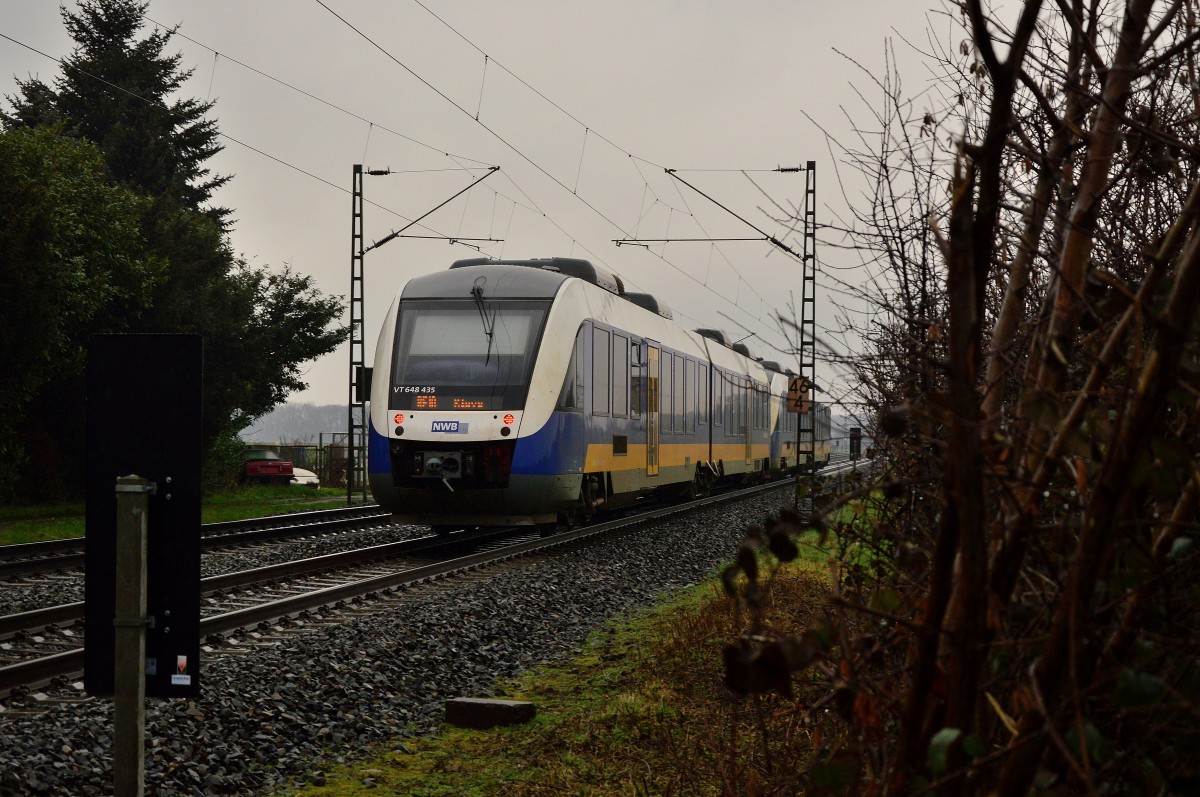 Nachschuß auf den 648 435 der am Zugschluß einer RE10 nach Kleve hängt.
Am Sonntag den 14.2.2016 ist der Zug hier in Bösinghoven zu sehen.