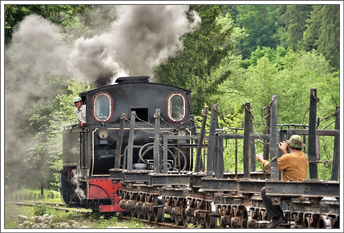 Nachschuss auf 764.404R und das Räderwerk der Drehschemelwagen. (14.06.2017)