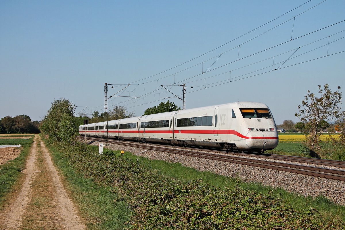 Nachschuss auf 808 018-6  Braunschweig , als dieser am späten Nachmittag des 23.04.2020 als ICE 376 (Basel Bad Bf - Frankfurt (Main) Hbf) bei Buggingen über die Rheintalbahn in Richtung Freiburg (Breisgau) fuhr.