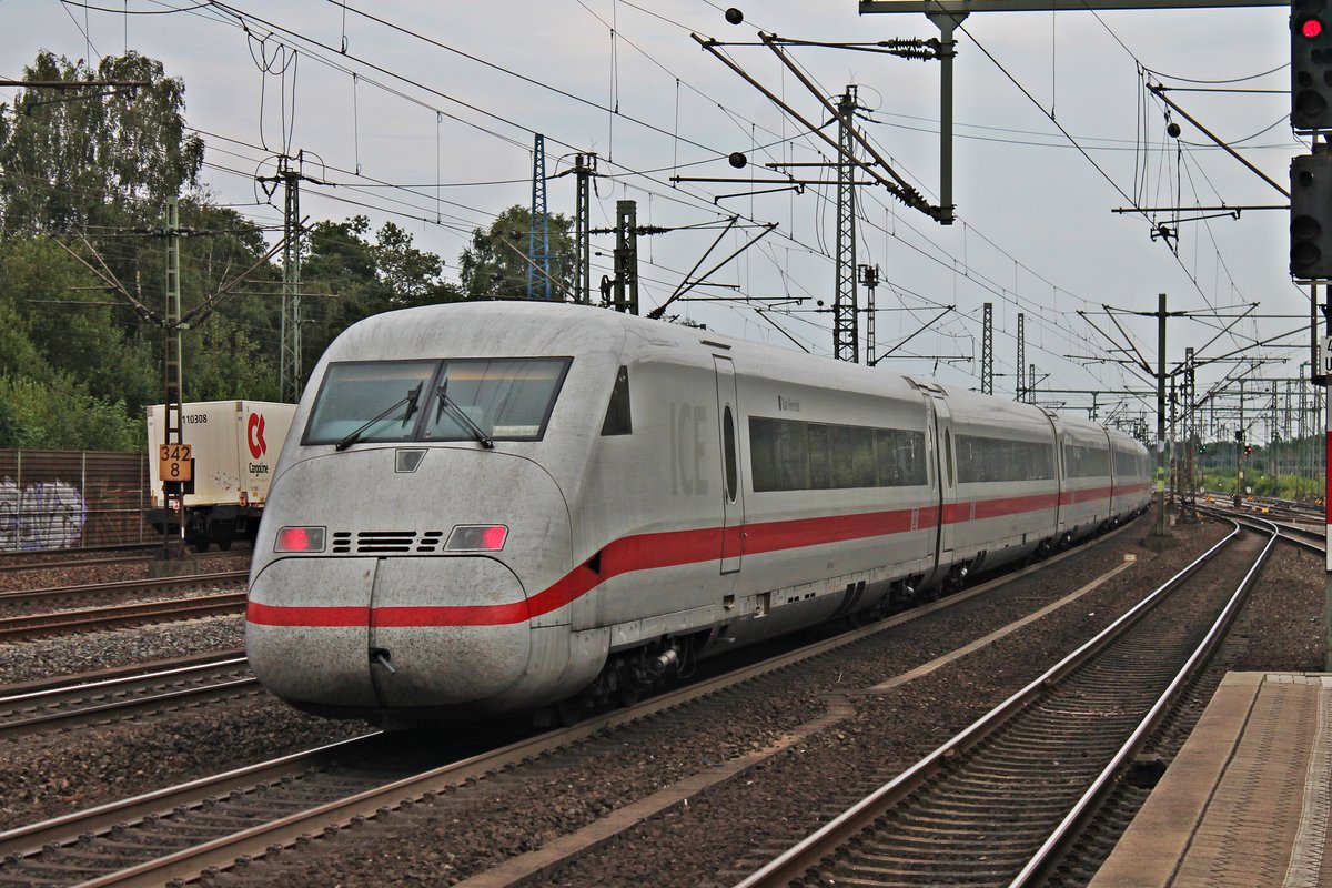 Nachschuss auf 808 041-8  Bad Hersfeld , als dieser am Abend des 18.07.2019 zusammen mit 808 040-0  Bochum  aus dem Bahnhof von Hamburg Harburg in Richtung Maschen fuhr.
