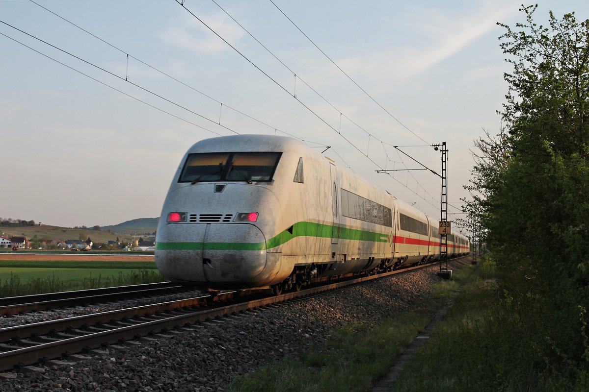 Nachschuss auf 808 043-4  Bautzen/Budyŝin , als dieser am Abend des 16.04.2020 als ICE 373 (Berlin Ostbahnhof - Basel Bad Bf) nördlich von Hügelheim über die KBS 702 durchs Rheintal in Richtung Schweiz fuhr.