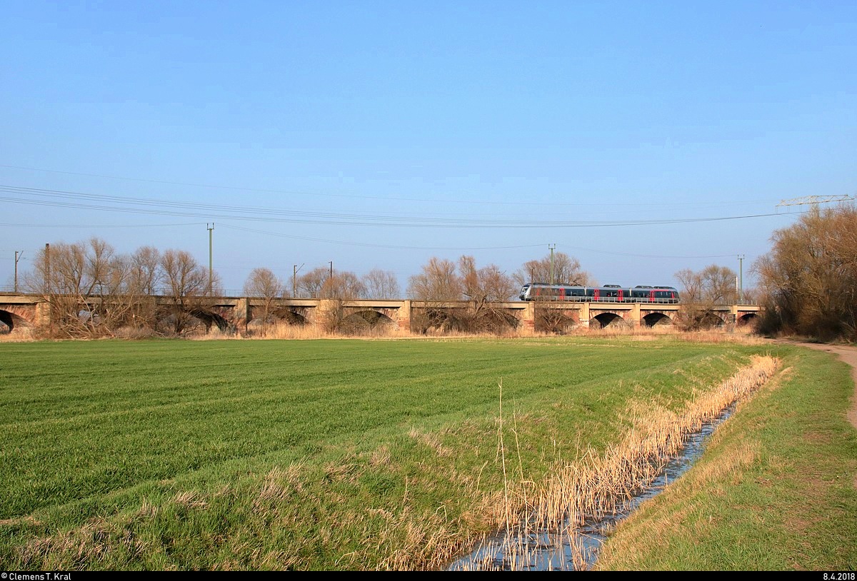 Nachschuss auf 9442 ??? (Bombardier Talent 2) von Abellio Rail Mitteldeutschland als RB 74787 (RB75) von Lutherstadt Eisleben nach Halle(Saale)Hbf, die in der Saaleaue bei Angersdorf auf der Bahnstrecke Halle–Hann. Münden (KBS 590) fährt. [8.4.2018 | 18:16 Uhr]