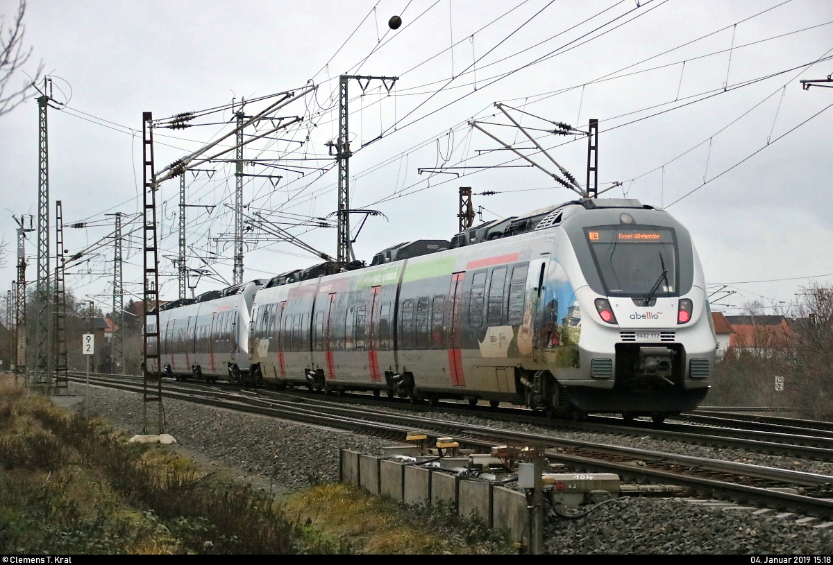 Nachschuss auf 9442 112 und 9442 ??? (Bombardier Talent 2) von Abellio Rail Mitteldeutschland als RE 74712 (RE9) von Halle(Saale)Hbf nach Kassel-Wilhelmshöhe, die in der Saaleaue bei Angersdorf auf der Bahnstrecke Halle–Hann. Münden (KBS 590) fahren.
[4.1.2019 | 15:18 Uhr]