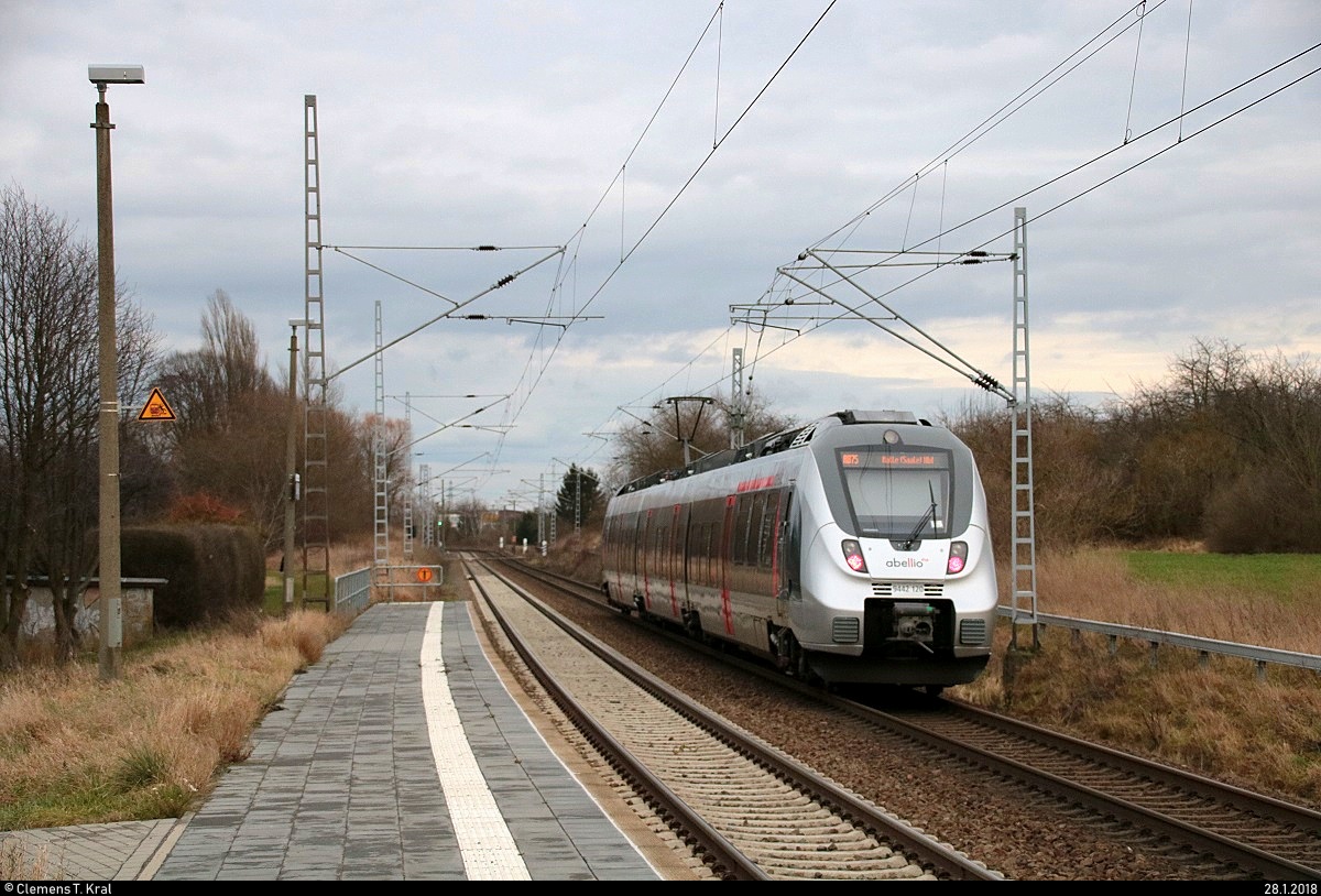 Nachschuss auf 9442 120 (Bombardier Talent 2) von Abellio Rail Mitteldeutschland als RB 74783 (RB75) von Lutherstadt Eisleben nach Halle(Saale)Hbf, die den Hp Zscherben auf der Bahnstrecke Halle–Hann. Münden (KBS 590) verlässt. [28.1.2018 | 16:16 Uhr]