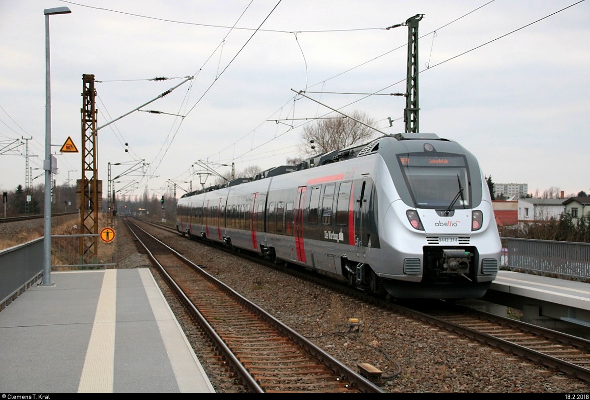 Nachschuss auf 9442 314  Die Wartburg  (Bombardier Talent 2) von Abellio Rail Mitteldeutschland als RE 74730 (RE19) von Halle(Saale)Hbf Gl. 13a nach Leinefelde, der den Hp Halle Rosengarten auf der Bahnstrecke Halle–Hann. Münden (KBS 590) durchfährt. [18.2.2018 | 16:08 Uhr]
