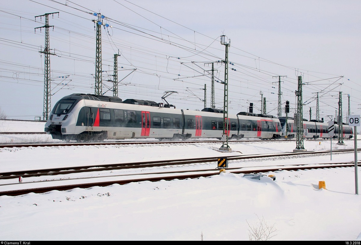 Nachschuss auf 9442 601 und 9442 606 (Bombardier Talent 2) von Abellio Rail Mitteldeutschland RE 74726 (RE19) von Halle(Saale)Hbf Gl. 13a nach Leinefelde, die in Halle (Saale), Karl-von-Thielen-Straße, auf der Ostumfahrung für den Güterverkehr fahren. [18.3.2018 | 12:04 Uhr]