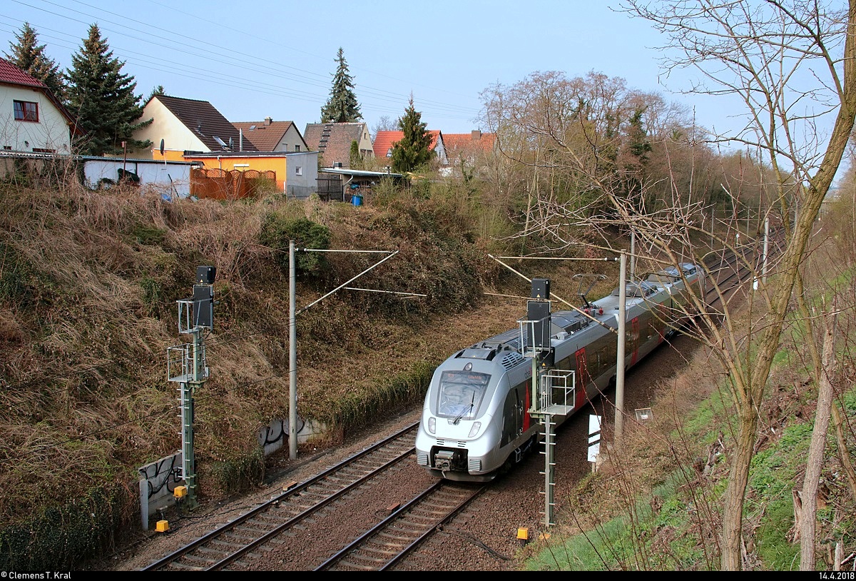 Nachschuss auf 9442 608 (Bombardier Talent 2) von Abellio Rail Mitteldeutschland als RE 74724 (RE19) von Halle(Saale)Hbf Gl. 13a nach Leinefelde, der in Halle Südstadt auf der Bahnstrecke Halle–Hann. Münden (KBS 590) fährt. [14.4.2018 | 10:09 Uhr]