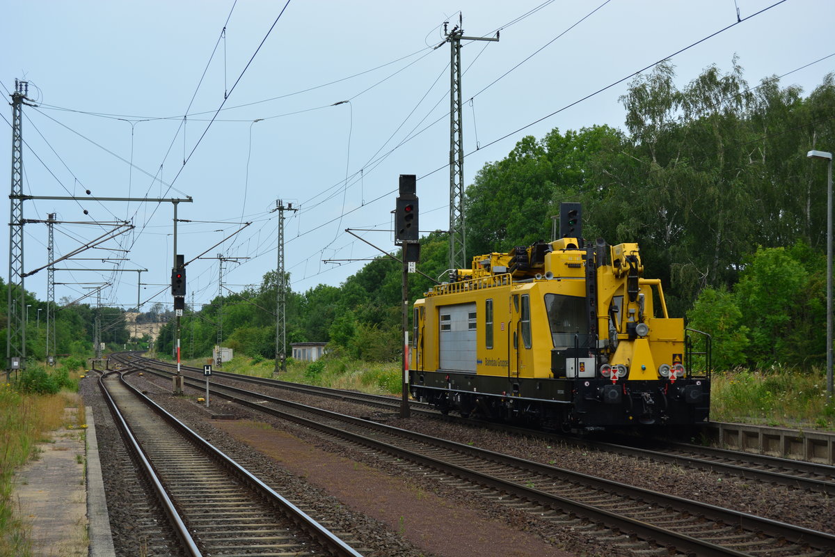 Nachschuss auf 97 99 10 101 in Richtung Helmstedt im Bahnhof Wefensleben.

Wefensleben 22.07.2019