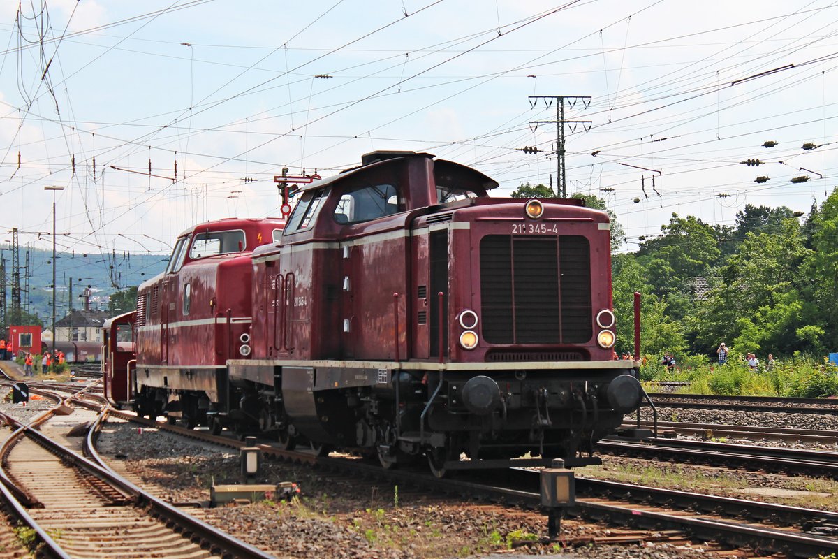 Nachschuss auf AIX 211 345-3, als diese am Nachmittag des 22.06.2019 an der Fahrzeugparade des Sommerfestes vom DB Museum in Koblenz Lützel teilnahm und zusätzlich die 280 005-0 und die 323 852-4 noch schob.