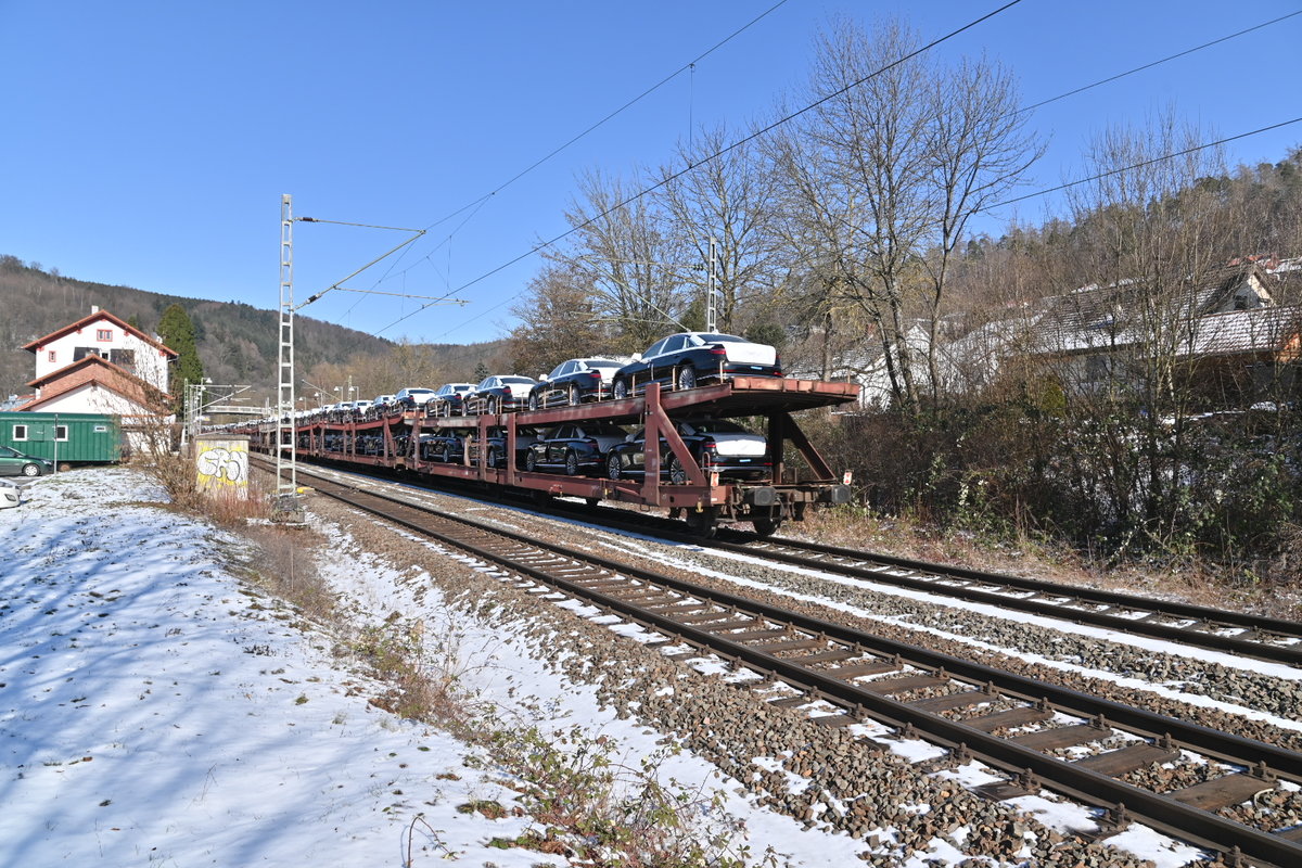 Nachschuß auf den Audizug der von der 152 160-8 gezogen am Freitag den 12.2.2021 durch Neckargerach fuhr gen Heidelberg. 