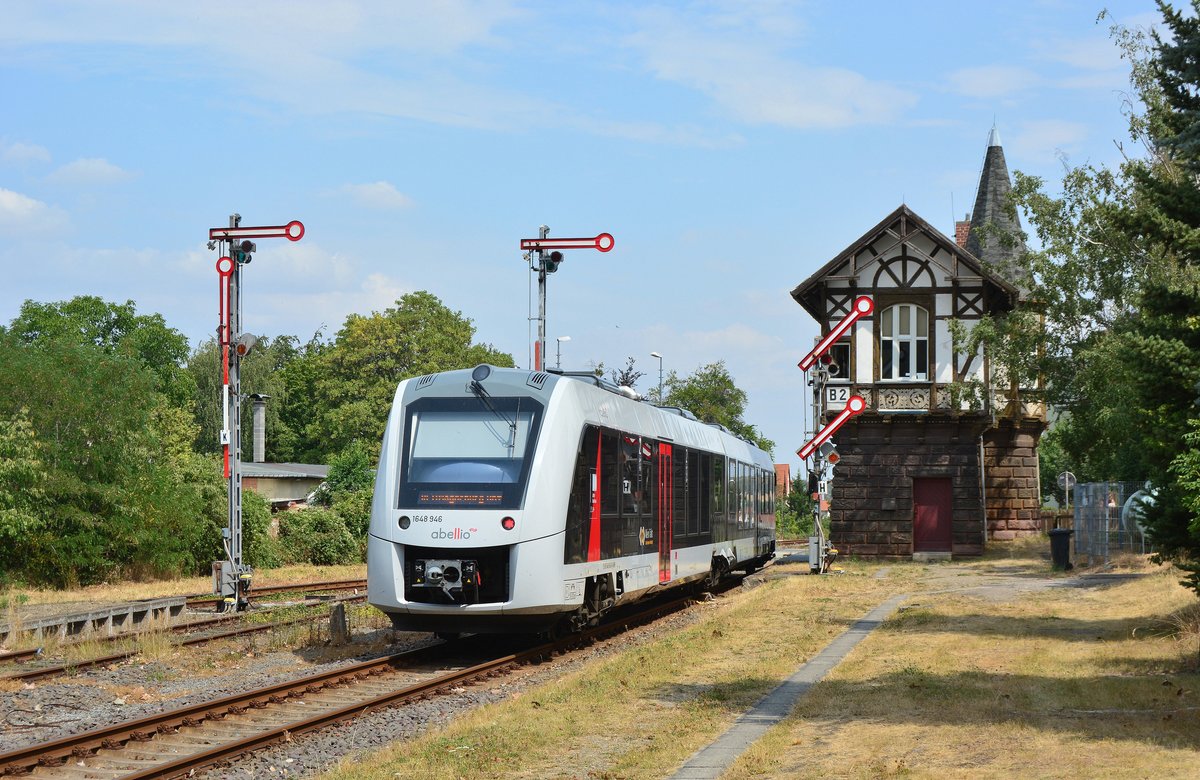 Nachschuss auf den ausfahrenden 1648 446 als RE11 nach Magdeburg. 

Thale 28.07.2019