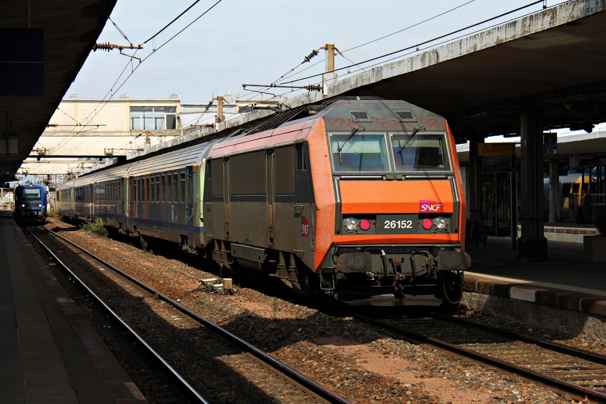 Nachschuss auf BB 26152 am 20.08.2014, als sie mit einem TER (Basel SBB (SNCF) - Strasbourg) im Bahnhof von Mulhouse Ville stand.