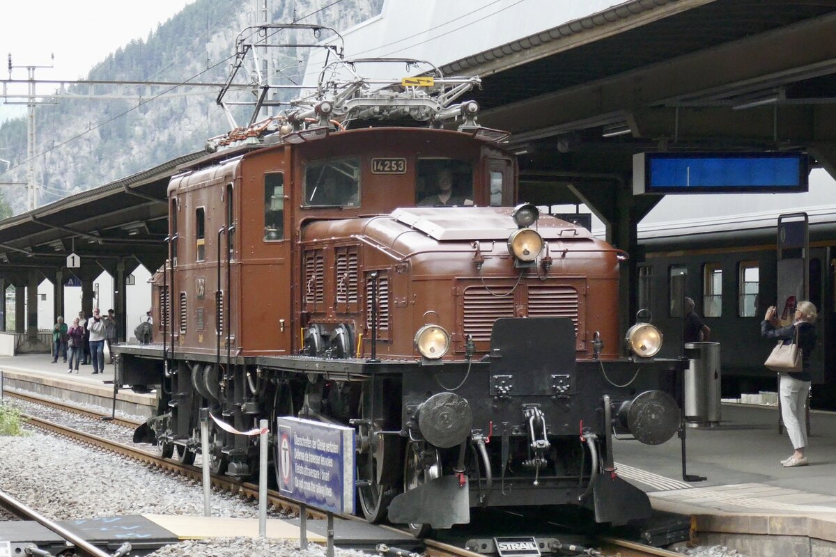 Nachschuss auf den Ce 6/8 II 14253 am 13.9.25 beim Umfahren in Göschenen.