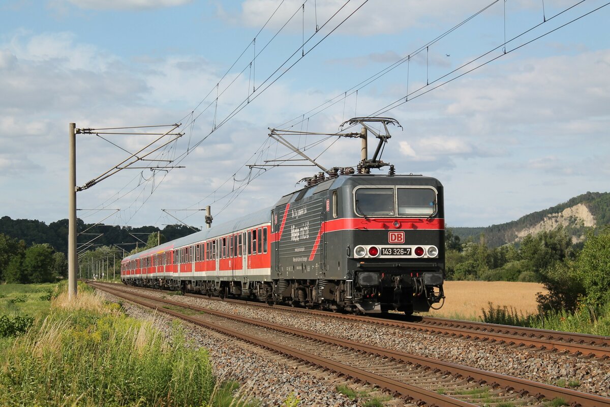 Nachschuss auf DB-Gebrauchtzug- Miete mich -143 326-7 mit WFL-Steuerwagen Bnrbdzf 480.1 (D-WFL 50 80 80-34-112-8) für den Franken-Thüringen-Express (RE42 Nürnberg-Leipzig) am 15.7.2022 bei Großeutersdorf