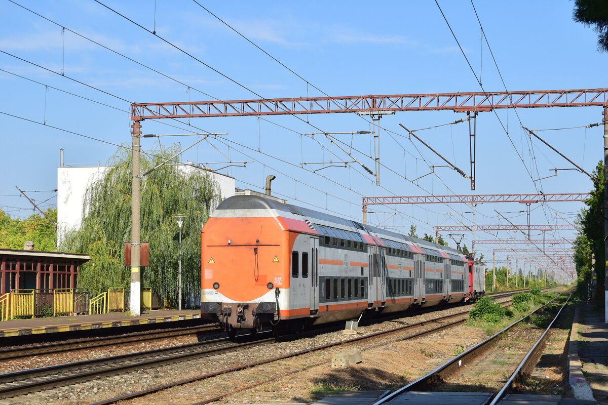 Nachschuss auf einen Dostogliederzug in Bucuresti Triaj auf den Weg nach Ploiesti.

Bukarest 08.09.2025
