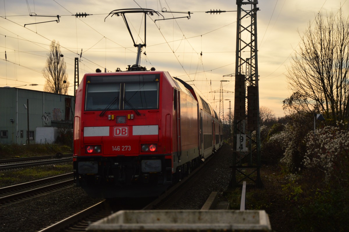 Nachschuß auf einen RE5 in Hürth-Kalscheuren.....geschoben von der 146 273 am Samstag dem 5.12.2015