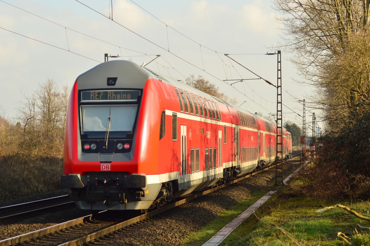 Nachschuß auf einen RE7 der gerade am Fotografen in Richtung Neuss vorbei gefahren ist. 22.2.2015