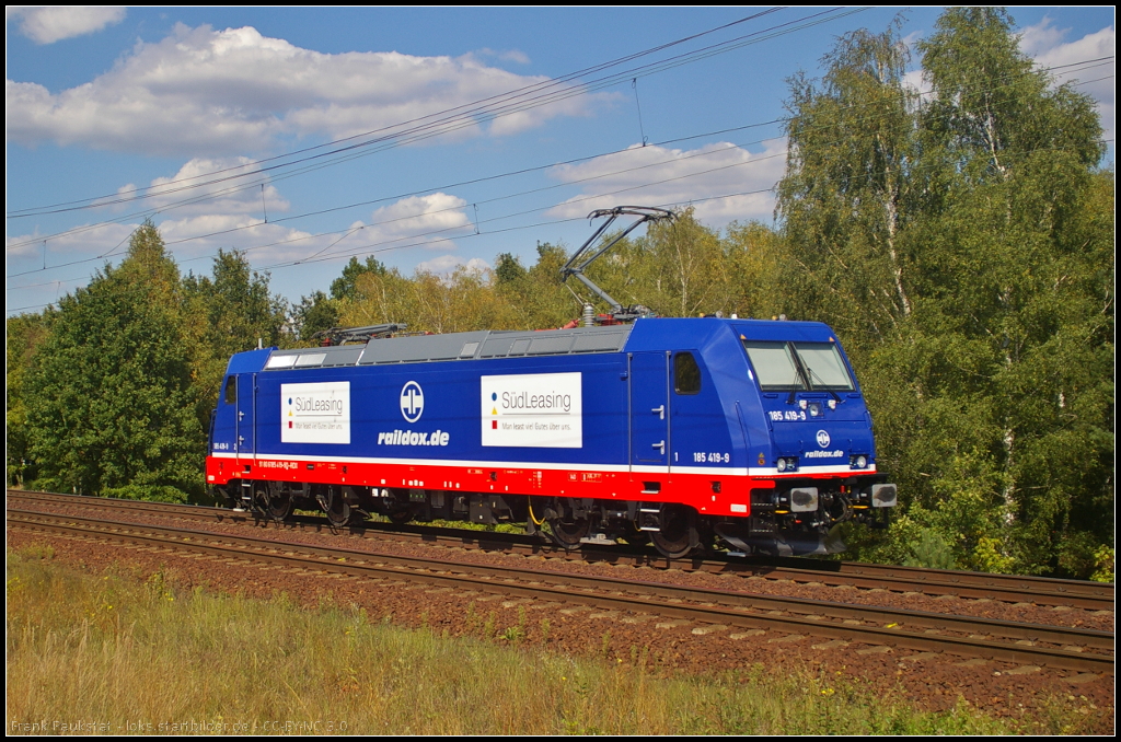 Nachschuss auf einen sehr seltenen Gast: Raildox 185 419-9  SdLeasing  solo am 28.08.2014 durch die Berliner Wuhlheide