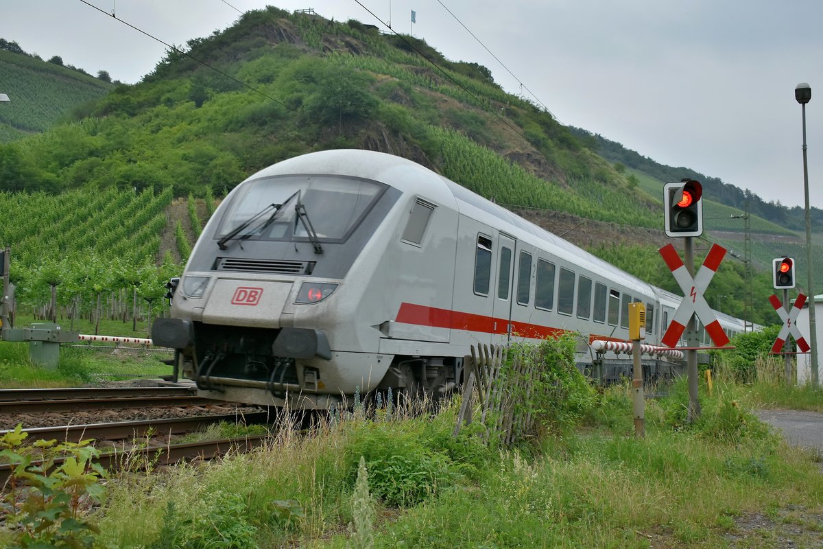 Nachschuß auf einen Steuerwagen an der Bopparder Hamm am 8.6.2018