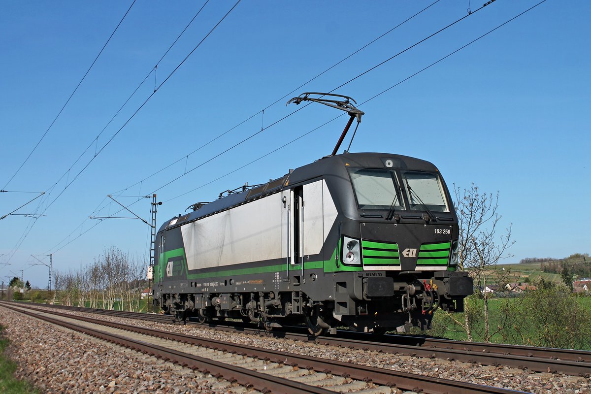 Nachschuss auf ELL/WLC 193 250, als diese am 07.04.2017 als Lokzug von Efringen-Kirchen in Richtung Bayern fuhr. Hier befindet sich die Maschine auf Höhe von Hügelheim udnfuhr gen Freiburg (Breisgau).