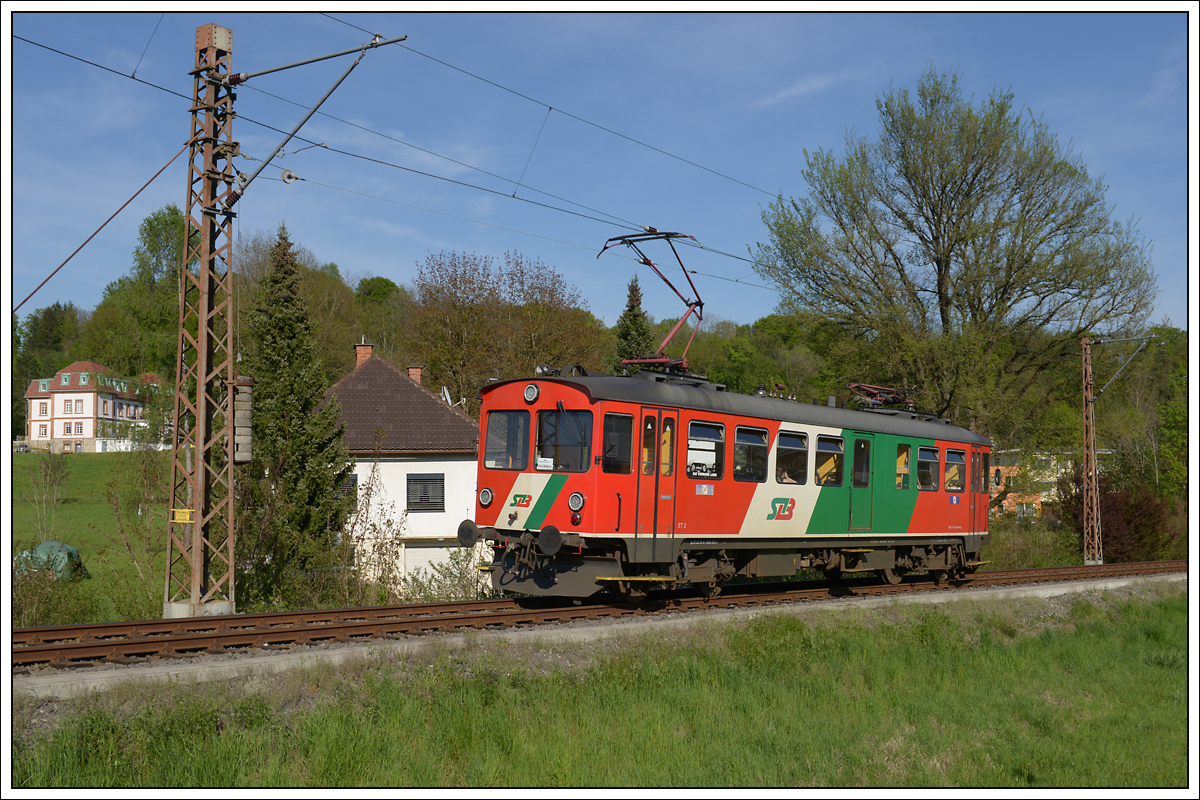 Nachschuss auf ET 2 der Gleichenberger Bahn am 22.4.2019 als R 8611, kurz vor der Ankunft am Endbahnhof Bad Gleichenberg.