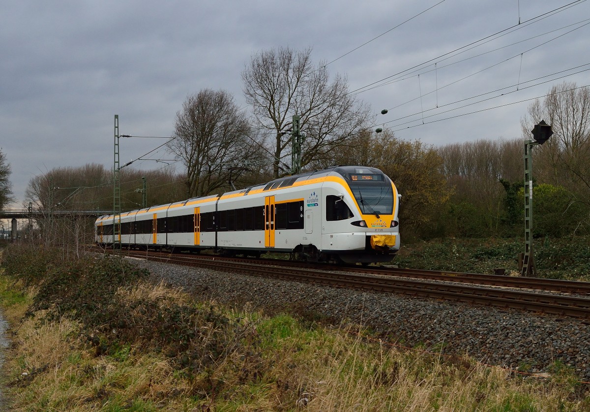 Nachschuß auf den Eurobahn ET 7.05 der als RE13 hier nach Venlo bei Kleinenbroich zu sehen ist. 5.2.2014