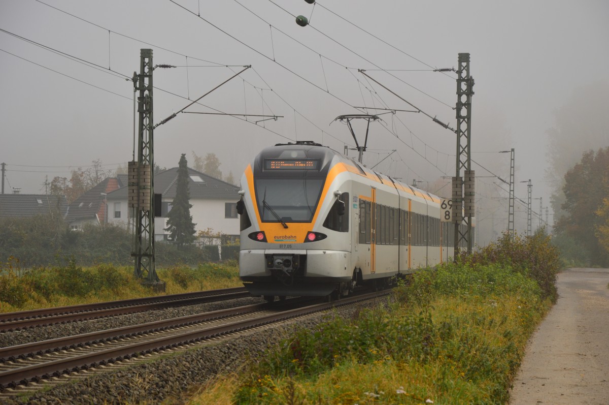 Nachschuß auf den Eurobahn ET 7.05 der als RE 13 nach Hamm Westfalen hier in Korschenbroich an der Insel abgelichtet ist. 1.11.2015