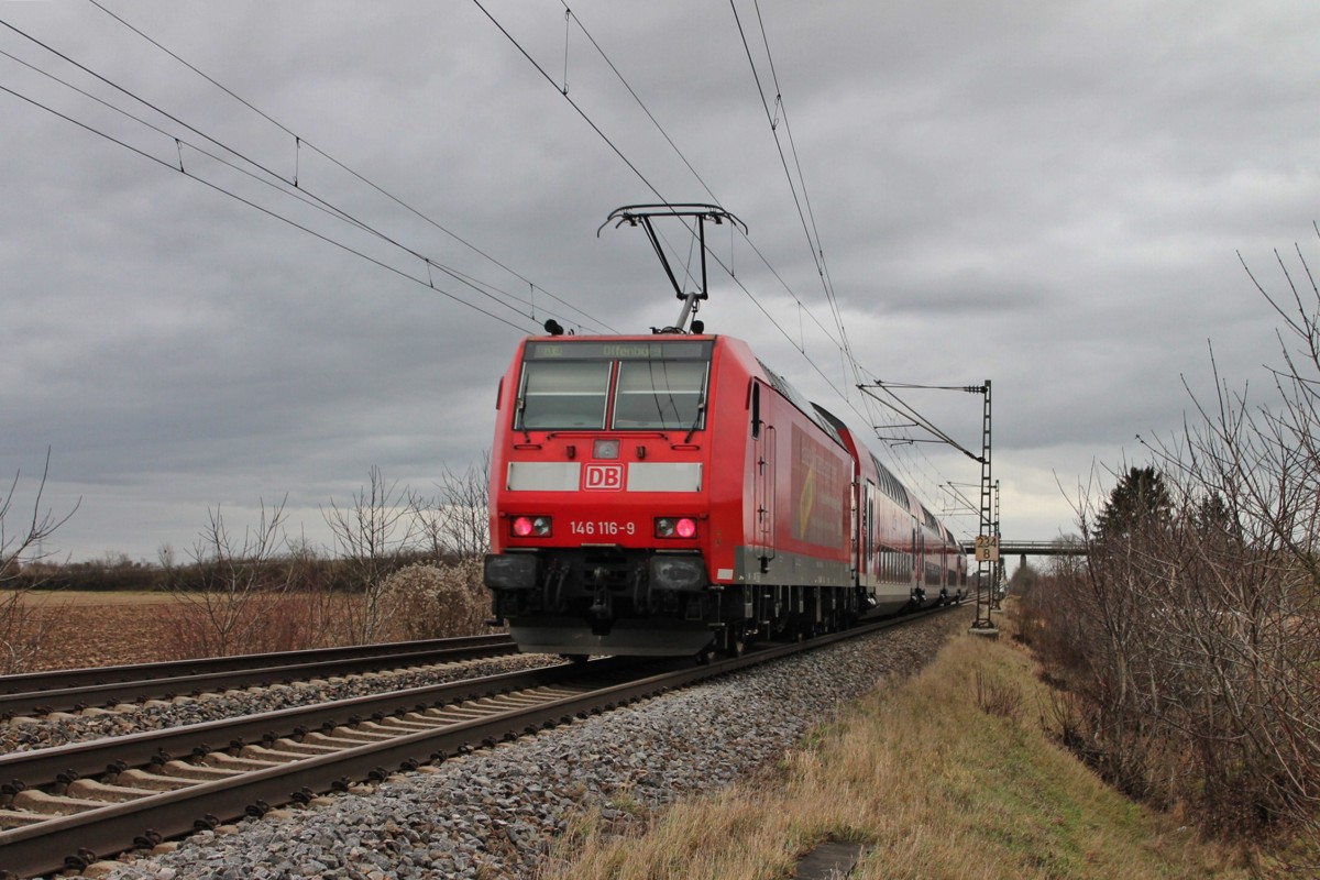 Nachschuss auf die Freiburger 146 116-9  Baden-Württemberg erfahren  als RE 26504 (Basel Bad Bf - Offenburg) westlich von Hügelheim.