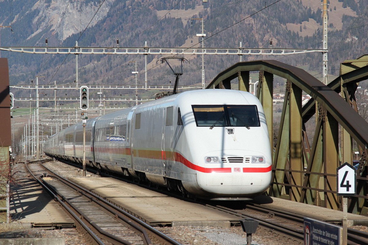  Nachschuss  auf den gerade ausfahrenden ICE1 nach Hamburg in Landquart.01.02.16	