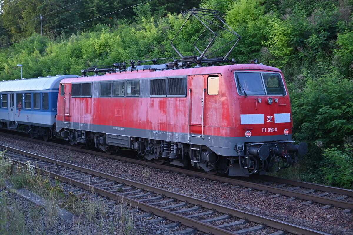 Nachschuß auf die GfF 111 056-8 die am Abend des 3. September 2021 den RE12 nach Neckarelz schiebt, hier ist der Zug  in  Neckarzimmern abgelichtet.
