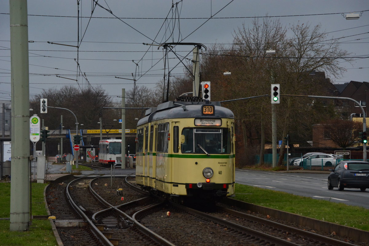 Nachschuss auf den Gt6 Tw4 an der Haltestelle Bochum Mark 51°7.

Bochum 07.12.2019