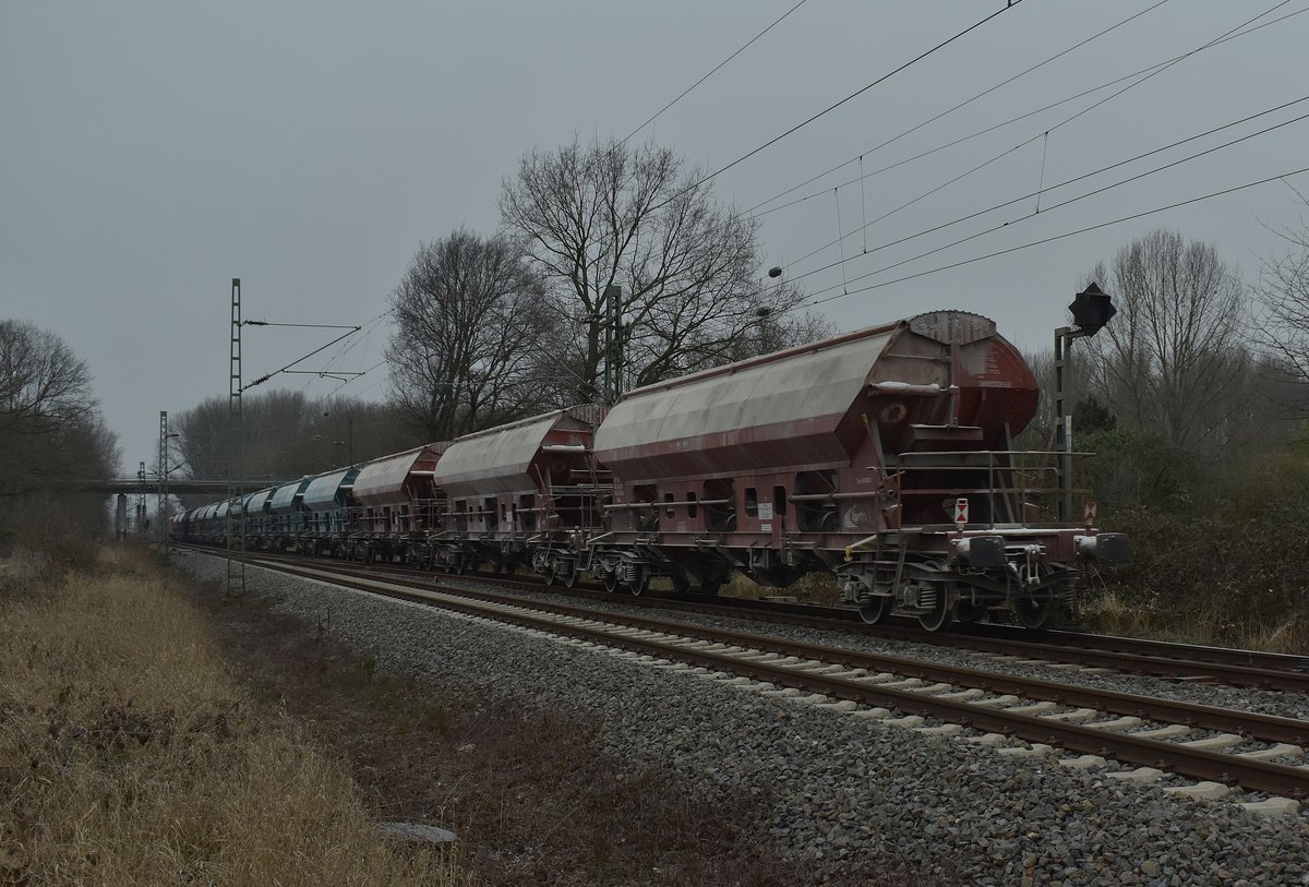 Nachschuß auf den Güterzug den die 189 001-1 durch Kleinenbroich gezogen hat heute Vormittag. 7.1.2017