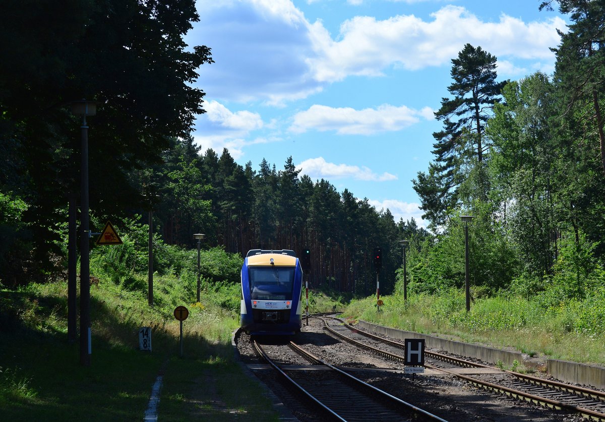Nachschuss auf den HEX31 nach Blankenburg im Bahnhof Börnecke.

Börnecke 06.08.2017