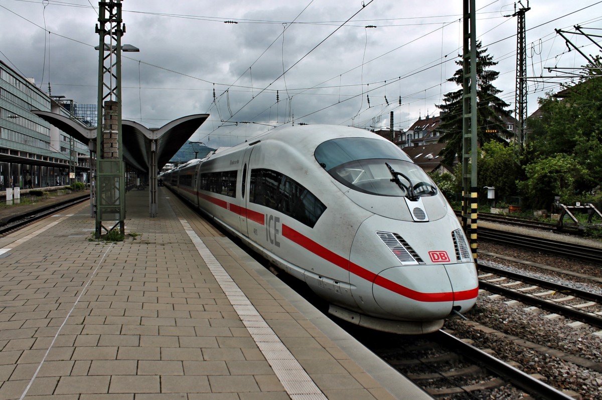 Nachschuss auf ICE 105 (Amsterdam Centraal - Basel SBB)/ICE 505 (Köln Hbf - Basel SBB) bestehend aus 406 010-9  Frankfurt am Main  und 403 533-3  Esslingen Neckar  beim Zwischenhalt in Freiburg (Brsg) Hbf.