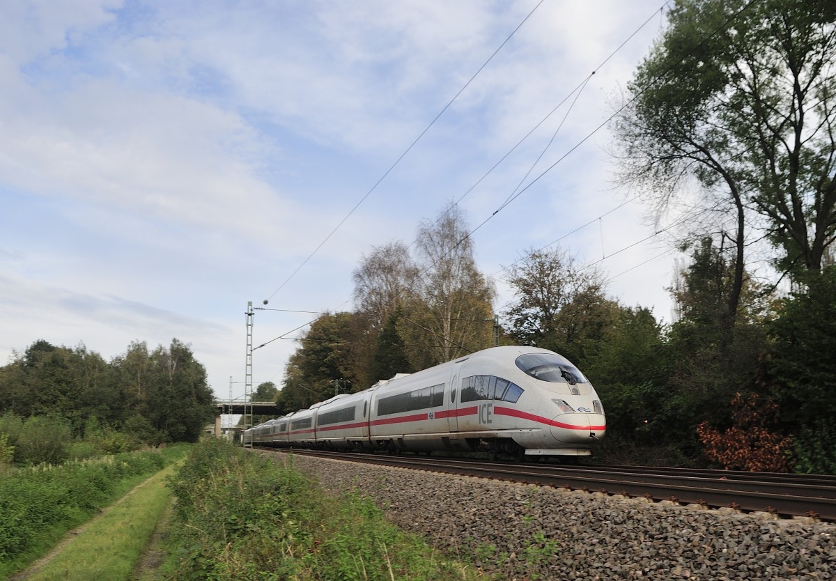 Nachschuß auf den ICE 3, 4651  Amsterdam  (5406 051-3 D-NS) Aachen - Frankfurt umgeleitet über Düsseldorf hier bei Geilenkirchen auf der KBS 485, am 12.10.2014 