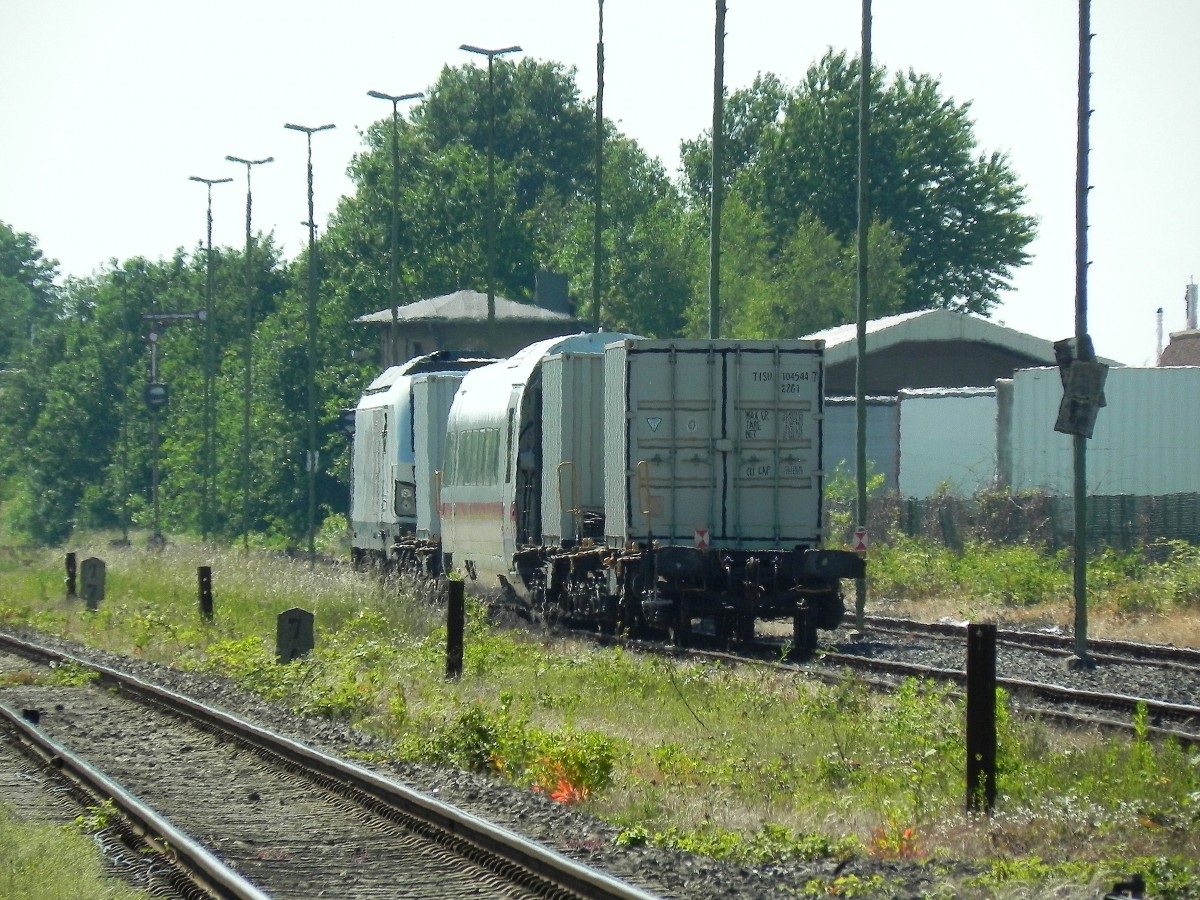 Nachschuss auf die ICx Fuhre in Rheindahlen bei der Mittagshitze. 

Rheindahlen 05.06.2015