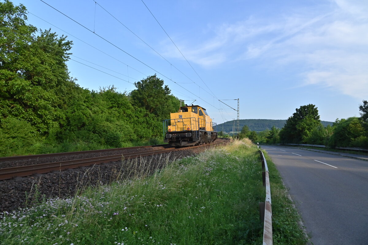 Nachschuß auf eine Leonhard Weiß Lok die am 17. Juni  2021 durch Neckarelz gen Neckarzimmern  fuhr.