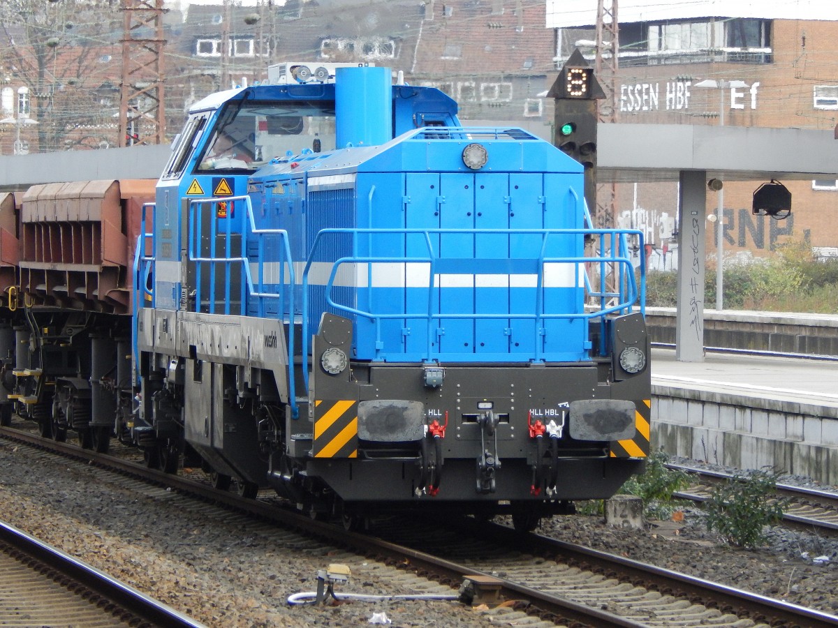 Nachschuss auf die leuchtend blaue 180 000-6 von Spitzke. Sie ist seit dem 24.9 Bestand des Sptzke Fuhrparks und trägt den Namen G 18-SP-018.

Essen 12.11.2015