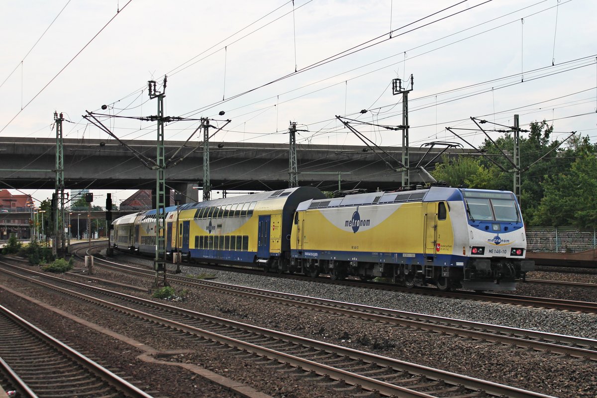 Nachschuss auf LNVG/ME ME 146-10 (146 510-3)  Bad Bevensen , als diese am Abend des 18.07.2019 ihren RE 4 (Bremen Hbf - Hamburg Hbf) in den Bahnhof von Hamburg Haburg schiebte.