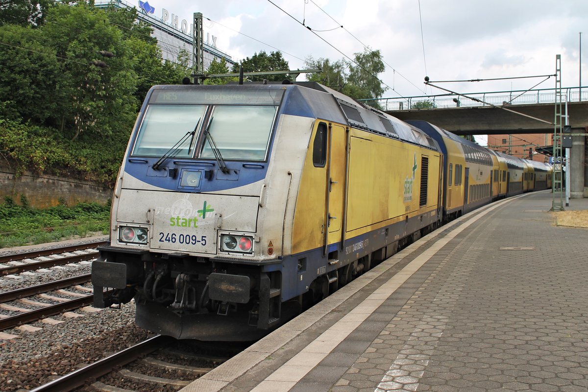 Nachschuss auf LNVG/start 246 009-5, als diese am Vormittag des 19.07.2019 mit ihrem RE 5 (Hamburg Hbf - Cuxhaven) auf Gleis 6 in Hamburg Harburg stand und auf ihre Ausfahrt wartete.
