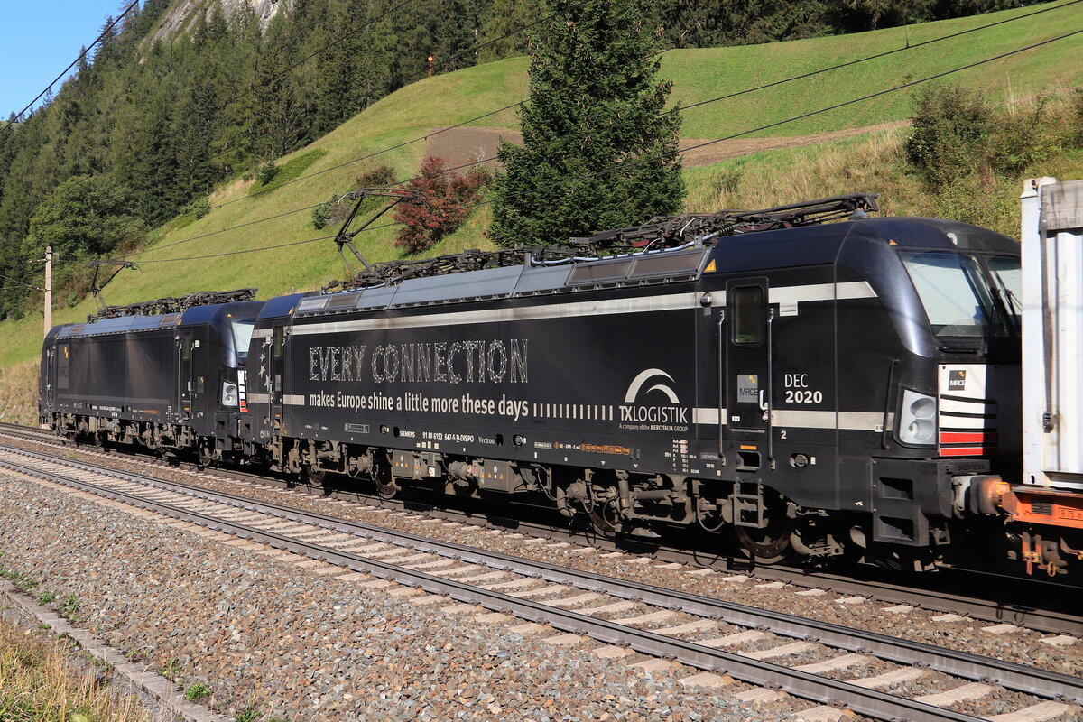 Nachschuss auf die MRCE 193 654-1 & 193 647-5  Every Connection  mit einem talwärts fahrendem KLV Zug Richtung Deutschland. Aufgenommen bei St. Jodok am Brenner am 09.10.2021