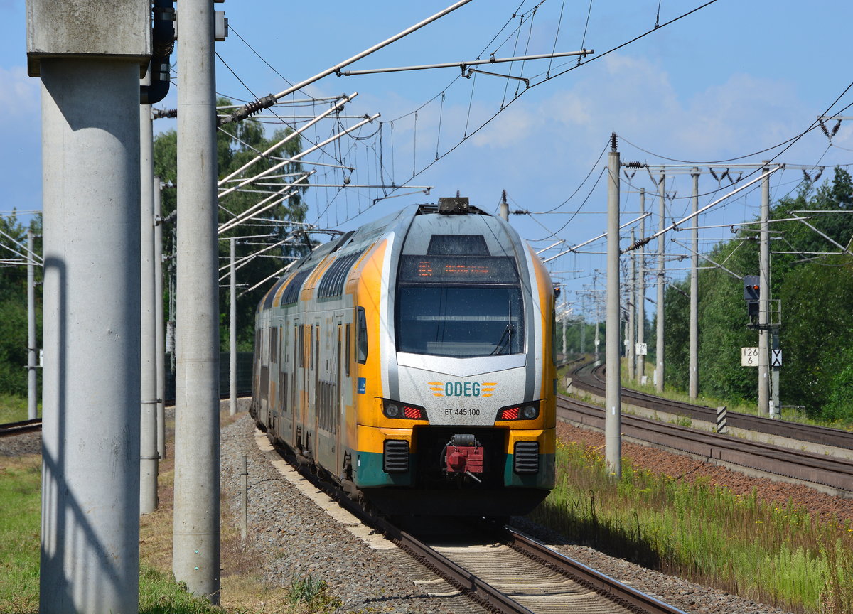 Nachschuss auf den ODEG 445 100 als RE4 nach Rathenow in Elstal.

Elstal 31.07.2017