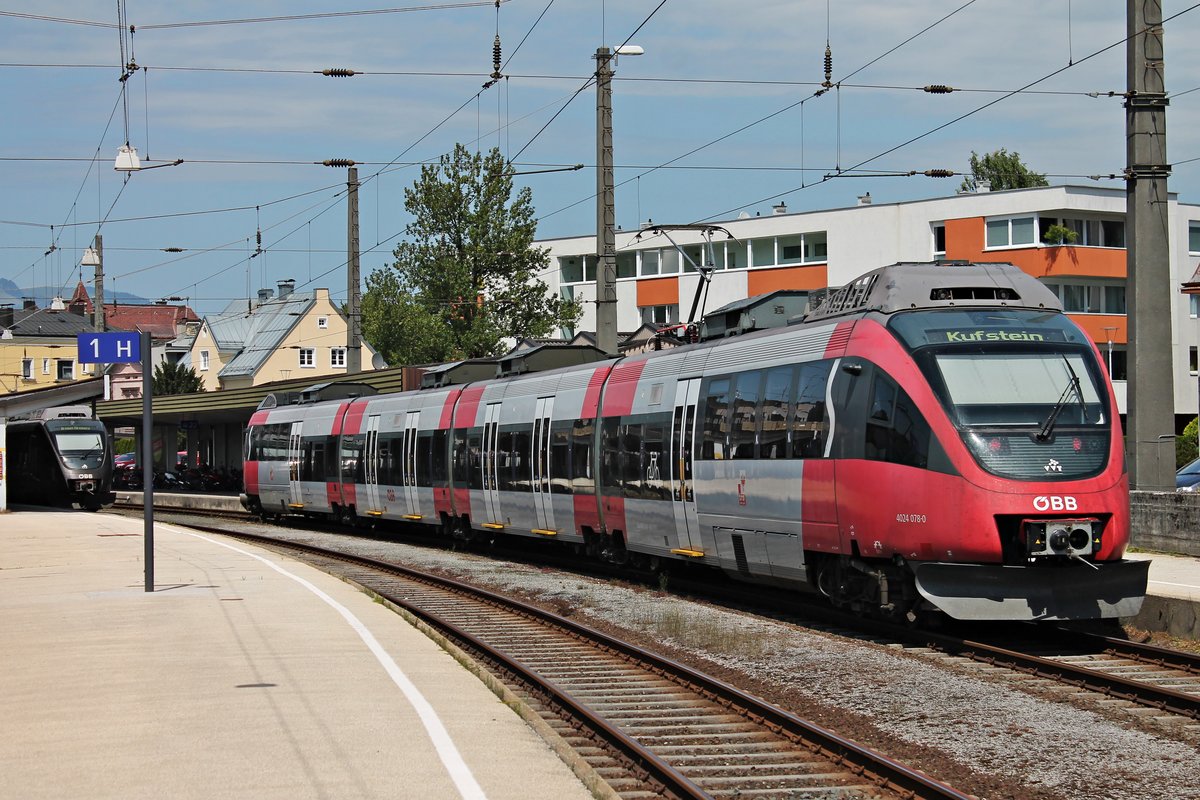 Nachschuss auf ÖBB 4024 078-0, als dieser am 02.07.2018 als REX (Brenner/Brennero - Kufstein) in den Endbahnhof fuhr.
