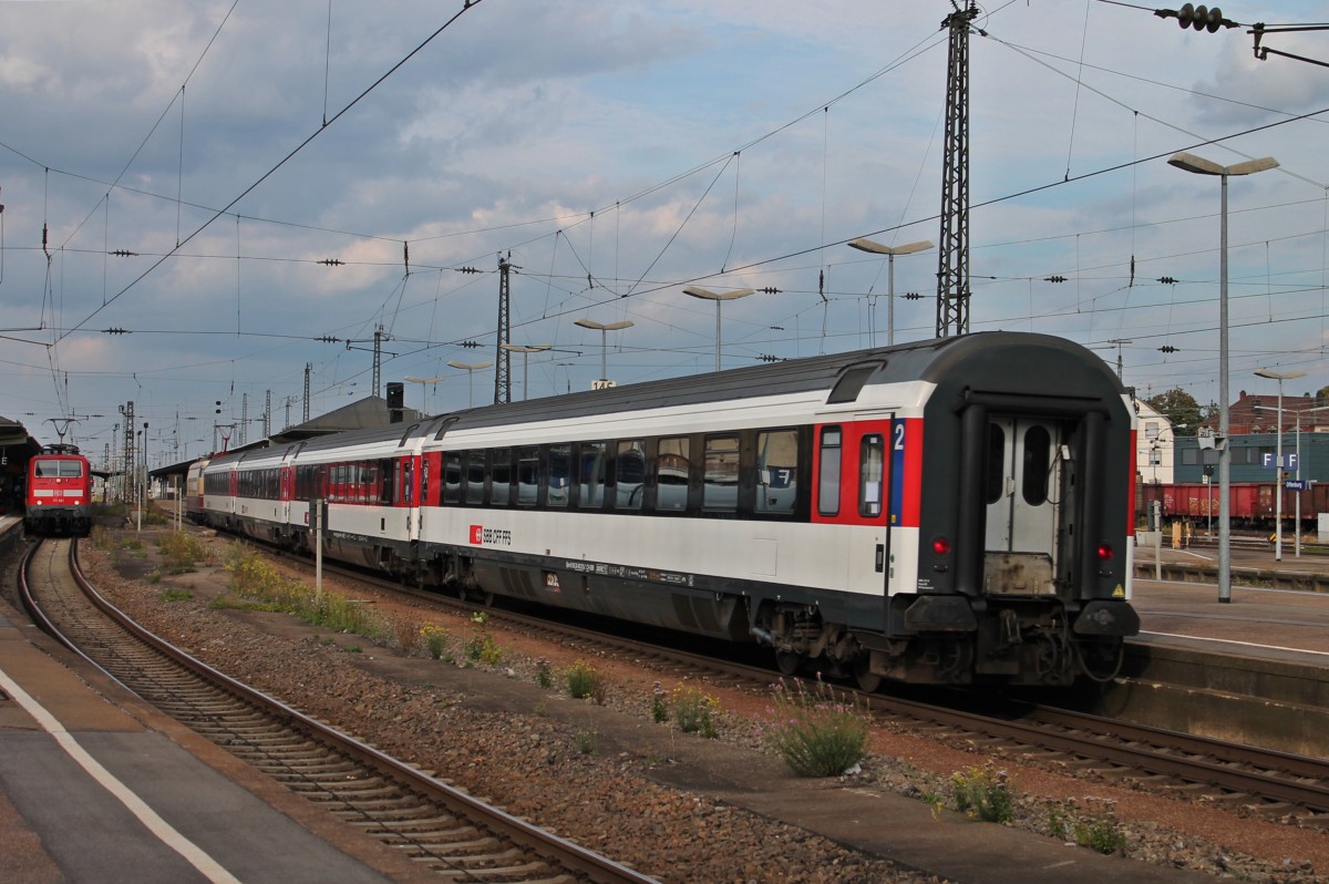 Nachschuss auf PF 13980, der am 25.09.2013 durch Offenburg fuhr. Zuglok war die Frankfurter 103 113-7.