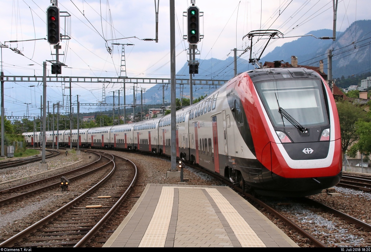 Nachschuss auf RABe 502 207-9 (Bombardier Twindexx Swiss Express) SBB als RE 5082 nach Zürich HB (CH), der seinen Startbahnhof Chur (CH) auf Gleis 7 verlässt.
[10.7.2018 | 18:20 Uhr]