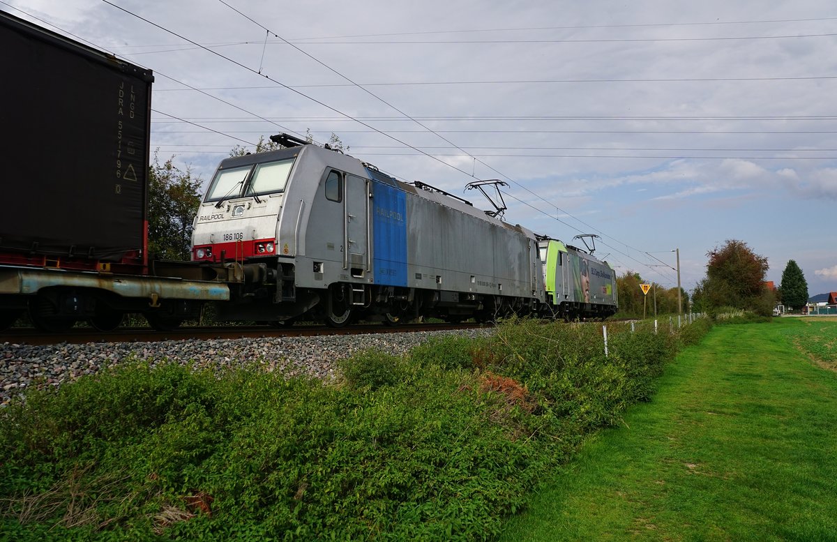 Nachschuß auf Railpool 186 106 am 30.09.2017 auf der Gäubahn bei Gärtringen.