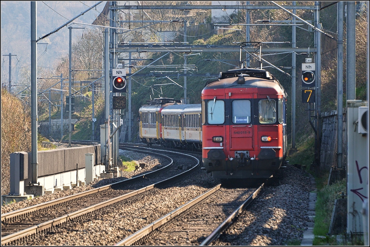 Nachschuss auf RBe 540 018-9 in Neuhausen am Rheinfall. März 2014.