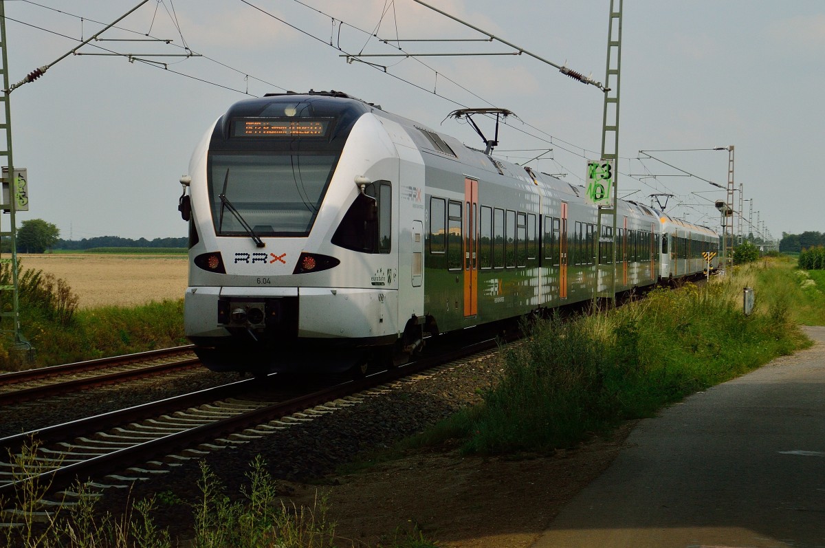 Nachschuß auf eine RE13 nach Hamm, an dessen Ende der ET 6.04 hängt.
1.8.2014