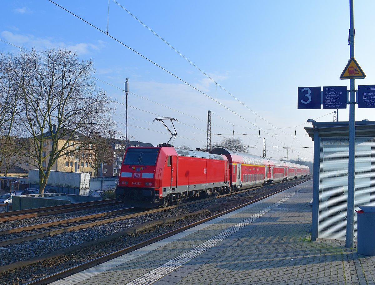 Nachschuß auf den RE5 nach Koblenz der mir am Samstagmittag in Eller-Süd vor die Linse kam. 17.12.2016